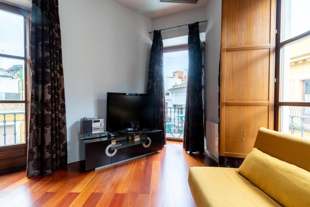 Cathedral Apartment, Upper Floor Apartment Sevilla Eksteriør bilde