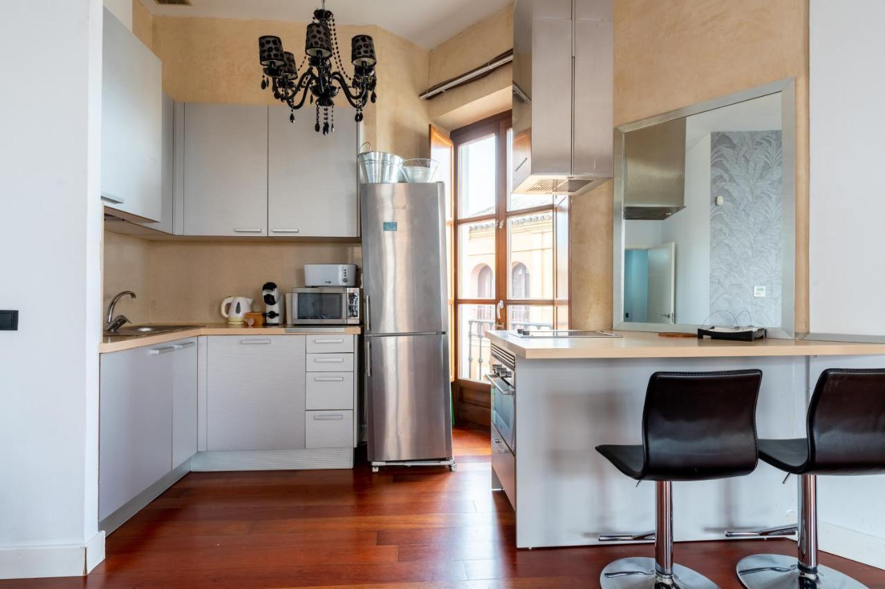 Cathedral Apartment, Upper Floor Apartment Sevilla Eksteriør bilde